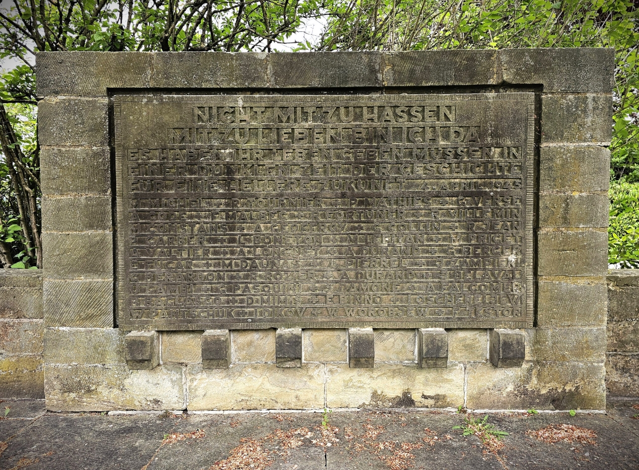 Gedenkstein auf dem Salzberg-Friedhof, 2025. Foto: Tanja Bobinac