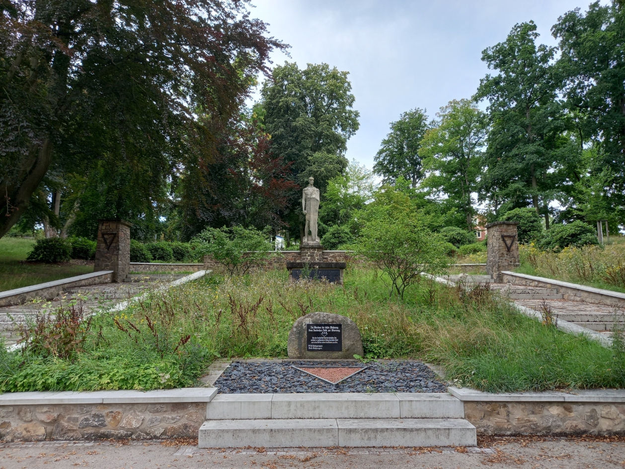 Mahnmal für die Opfer des Faschismus im Rathenau-Park in Bad Salzungen, 2025. Foto: Stefan Lochner