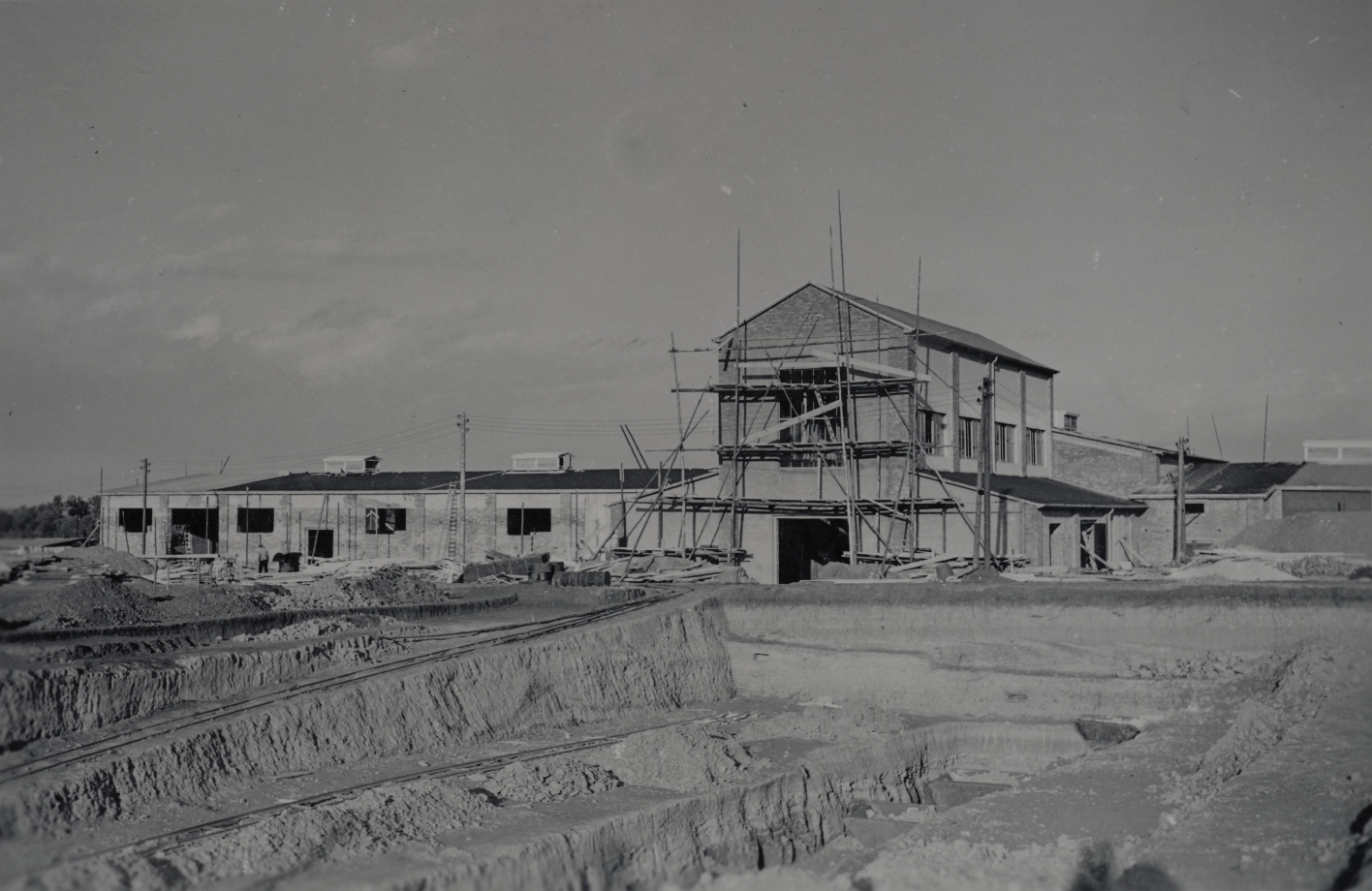 Ziegelei Berlstedt im Bau. Die Fotos wurden im Sommer 1938 im Auftrag des Buchenwalder Lagerkommandanten Karl Koch zu Repräsentationszwecken aufgenommen.
