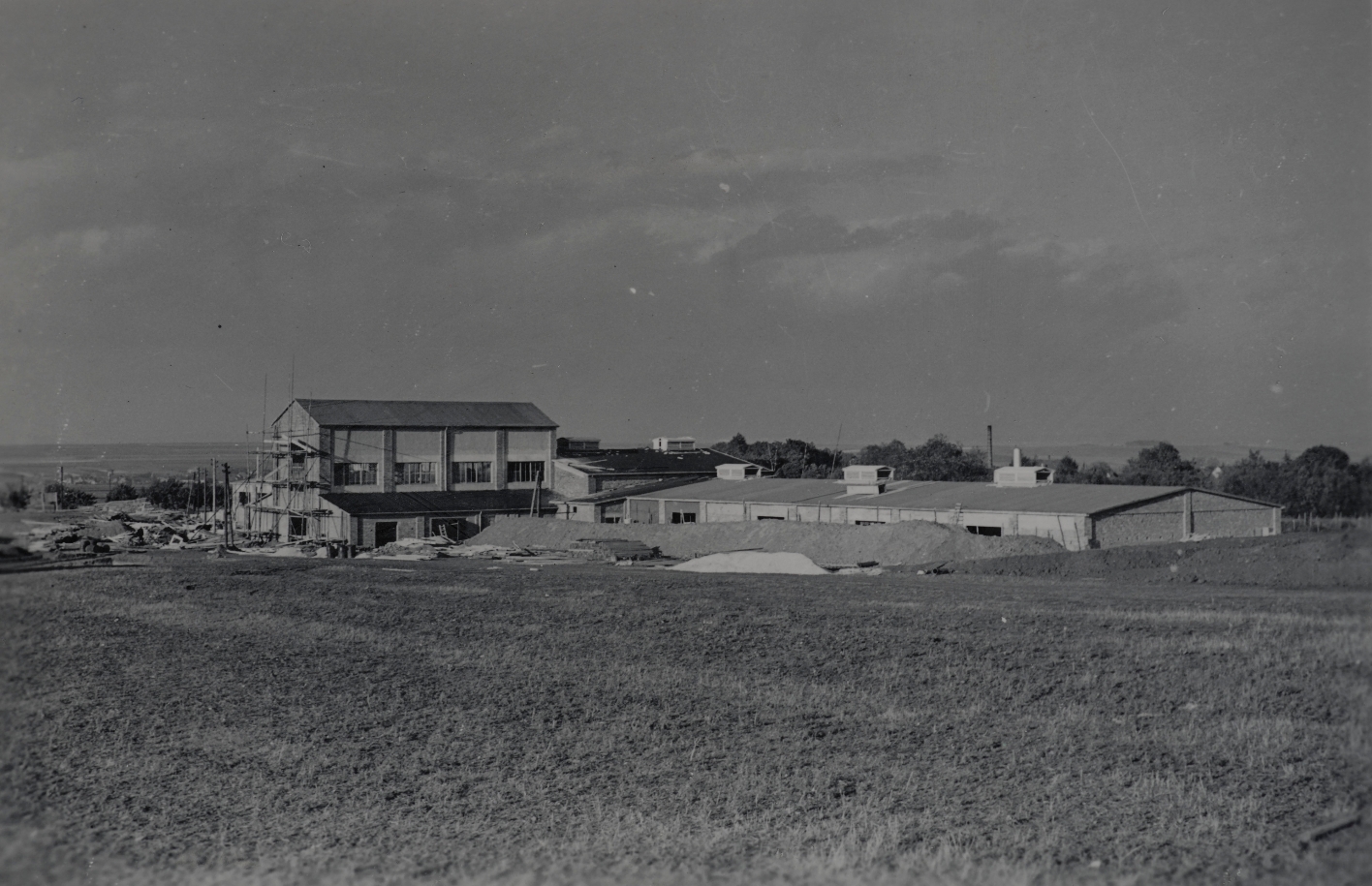 Ziegelei Berlstedt im Bau. Die Fotos wurden im Sommer 1938 im Auftrag des Buchenwalder Lagerkommandanten Karl Koch zu Repräsentationszwecken aufgenommen.