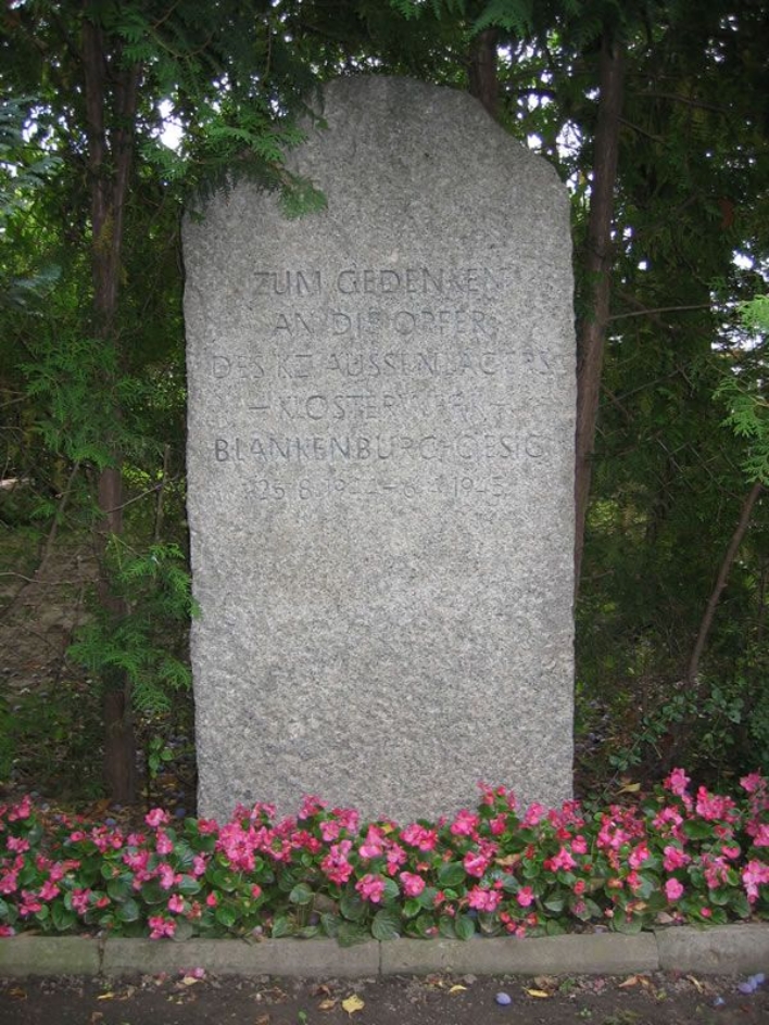 Gedenkstein am ehemaligen Lagergelände, 2006