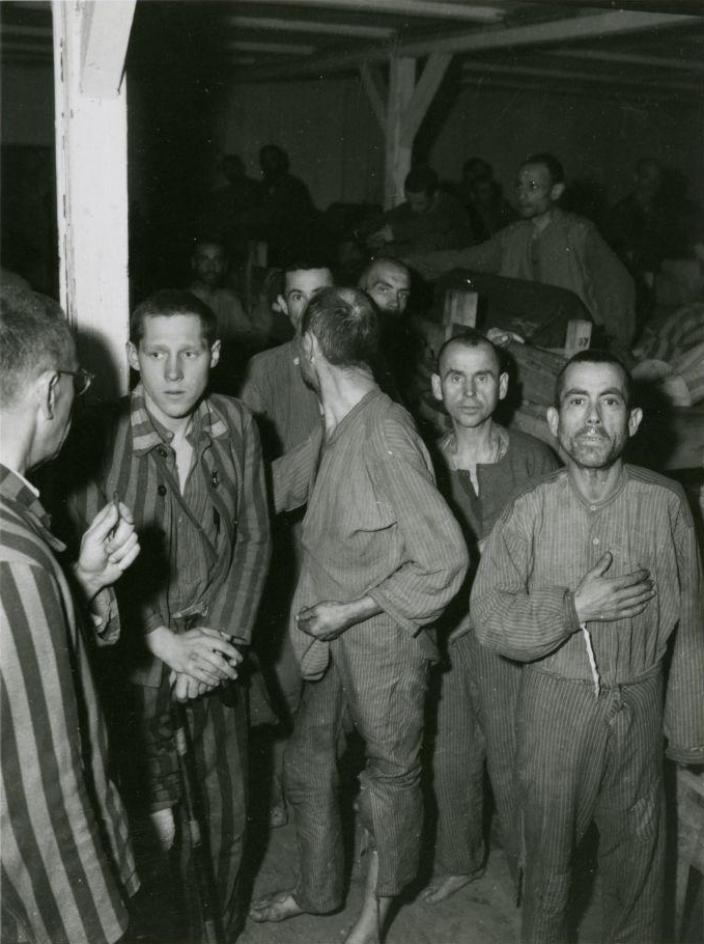 Befreite Häftlinge in Langenstein-Zwieberge, Mitte April 1945. Foto: Preston A. Reed (U.S. Army Signal Corps)