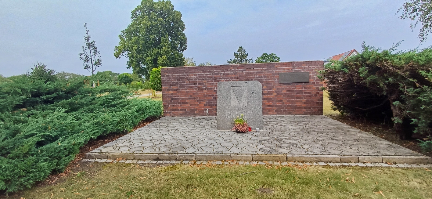 Der Gedenkstein auf dem Friedhof in Leau, 2024. Foto: Kerstin Schmidt