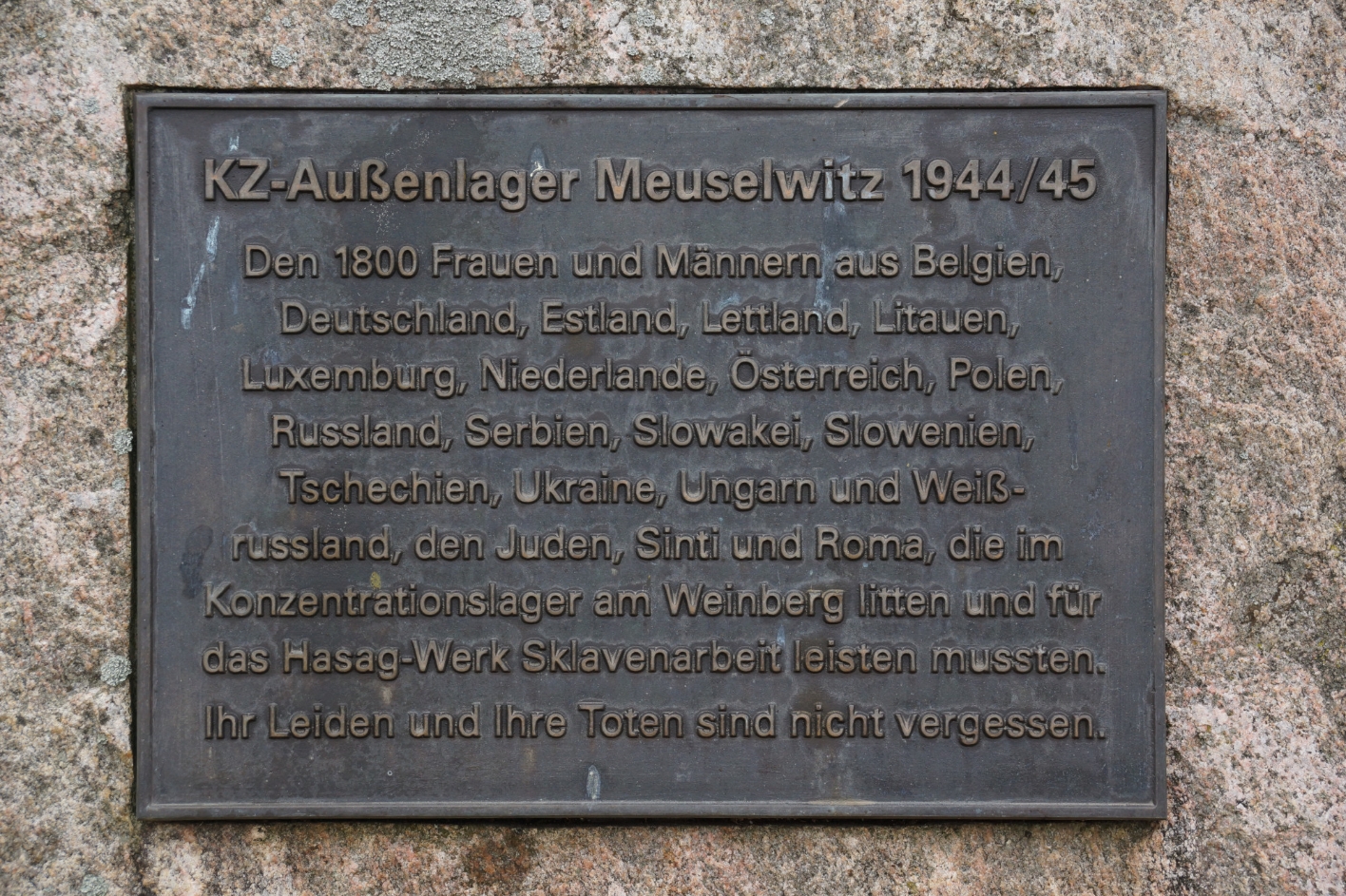 Gedenkstein an der Kreuzung Altenburger Straße/Weinbergstraße in Meuselwitz, 2022. Foto: Katharina Brand
