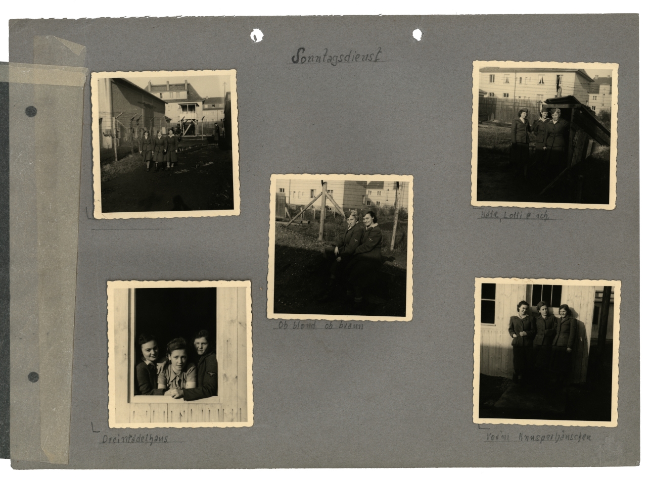 „Sonntagsdienst“. Seite aus dem Fotoalbum von Gertrud Liebetrau, 1944. Zu sehen sind Aufseherinnen im Lager in Sömmerda, Teile des Lagerzauns und ein improvisierter Wachturm.