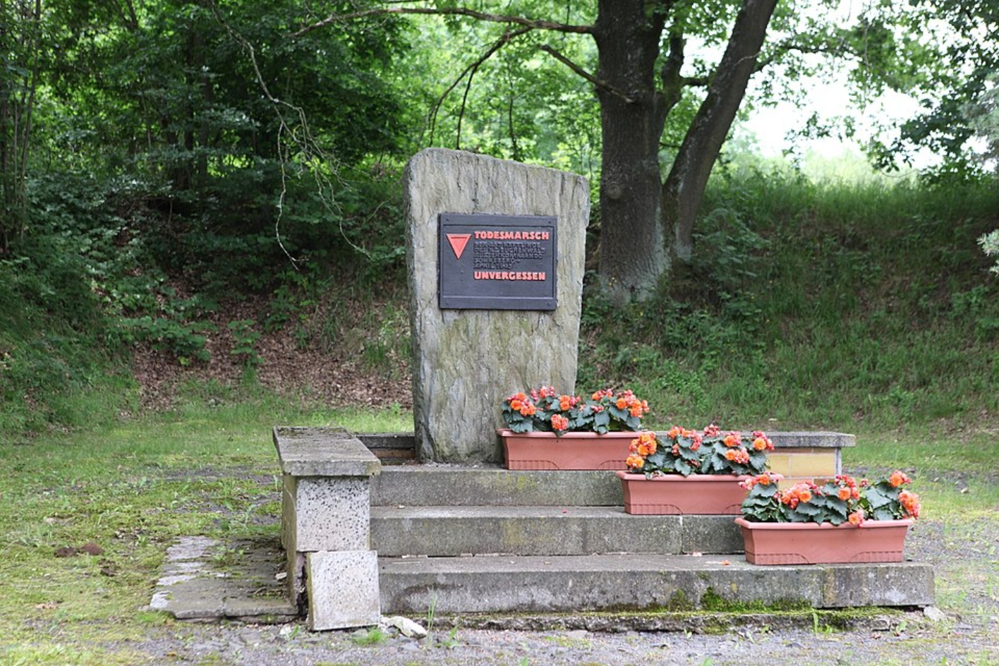 Gedenkstein an der Hallstraße in Sonneberg, 2012. Foto: Störfix