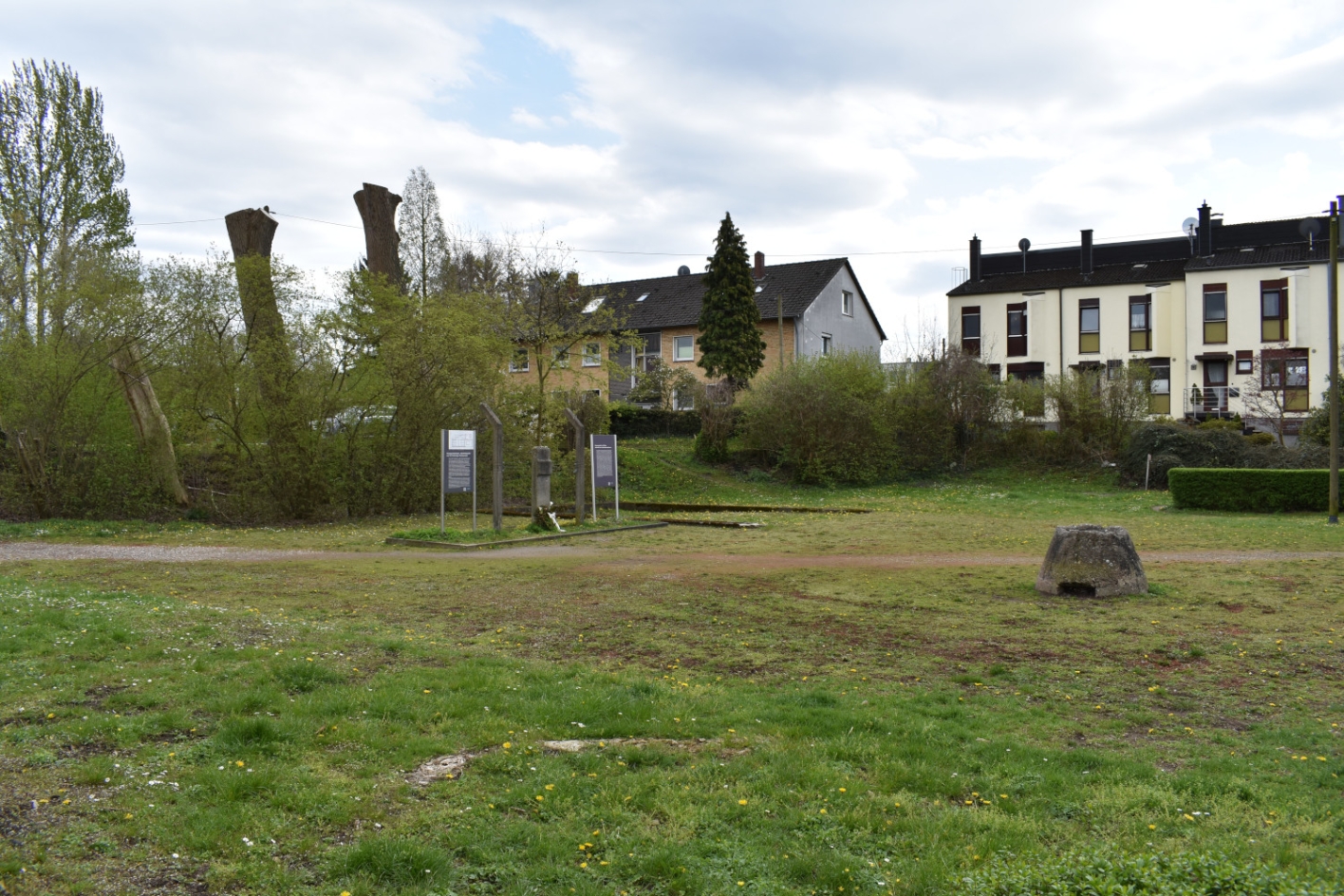 Die Gedenkstätte am ehemaligen Lagerstandort, 2023. Foto: Ronald Hirte 
