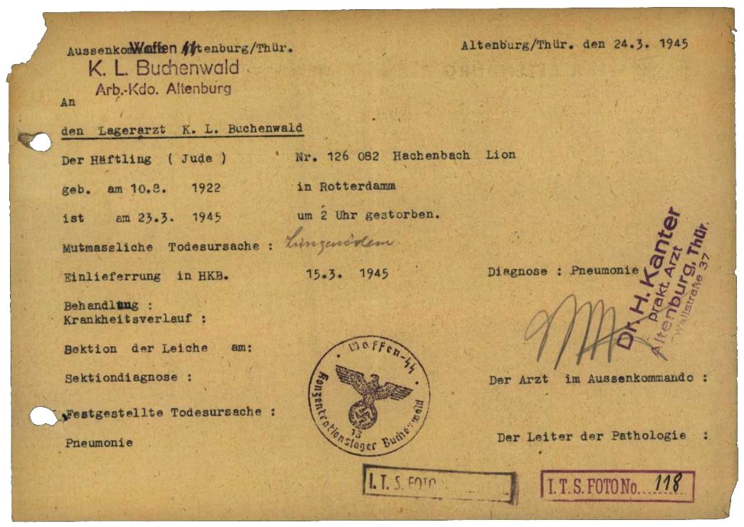 Vom Vertragsarzt Dr. Kanter unterzeichneter Totenschein für Leon van Hachgenberg (hier fälschlich Lion Hachenbach), 24. März 1945. Der 22-Jährige war erst am 14. März aus Buchenwald nach Altenburg gebracht worden, nachdem er einen Todesmarsch aus Auschwitz und Groß-Rosen überlebt hatte. In Altenburg kam er direkt nach seiner Ankunft mit einer Lungenentzündung (Pneumonie) auf die Krankenstation, wo er acht Tage später starb.