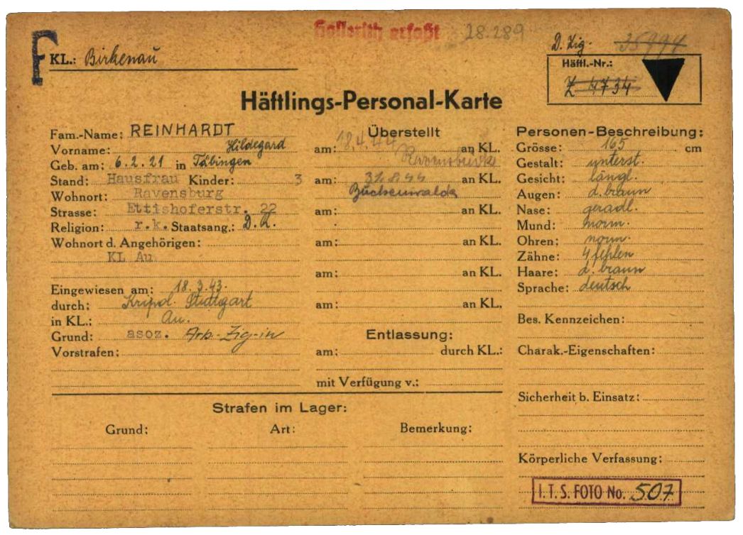 Häftlingspersonalkarte des Konzentrations- und Vernichtungslagers Auschwitz-Birkenau für Hildegard Reinhardt, 1943. Die 22-jährige Sinteza war im März 1943 mit ihren drei Töchtern aus Ravensburg in das „Familien-Zigeunerlager“ nach Birkenau deportiert worden. Die SS ließ ihre drei Töchter dort verhungern. Hildegard Reinhardt kam 1944 zur Zwangsarbeit in die HASAG-Außenlager nach Schlieben und Altenburg. Sie überlebte.