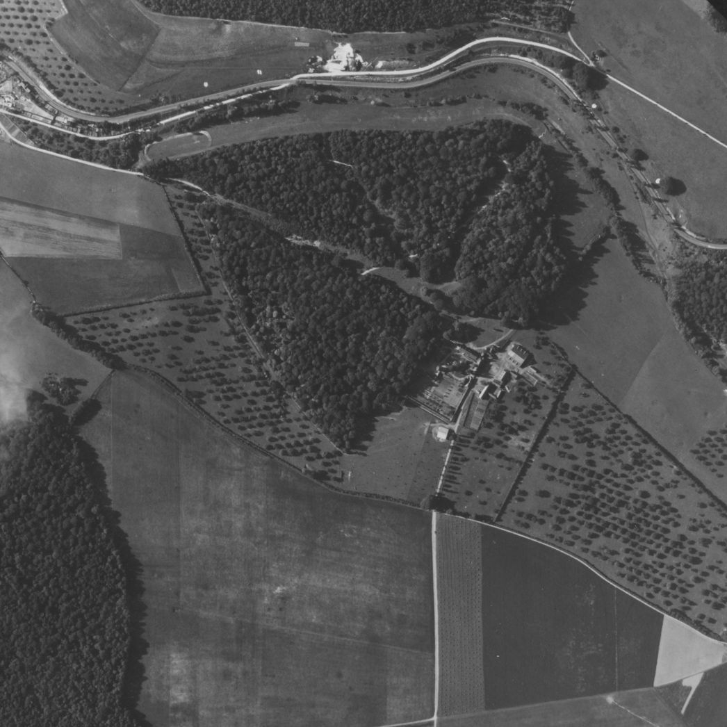 Gelände des Schlosses Bois Robin in Aumale (Frankreich). Aufnahme der alliierten Luftaufklärung, 24. Juni 1944.