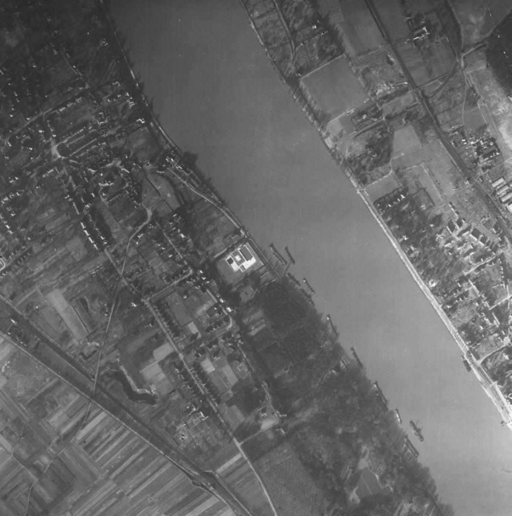 Der Rhein auf der Höhe von Bad Godesberg. Aufnahme der alliierten Luftaufklärung, 22. Februar 1945 (Ausschnitt)