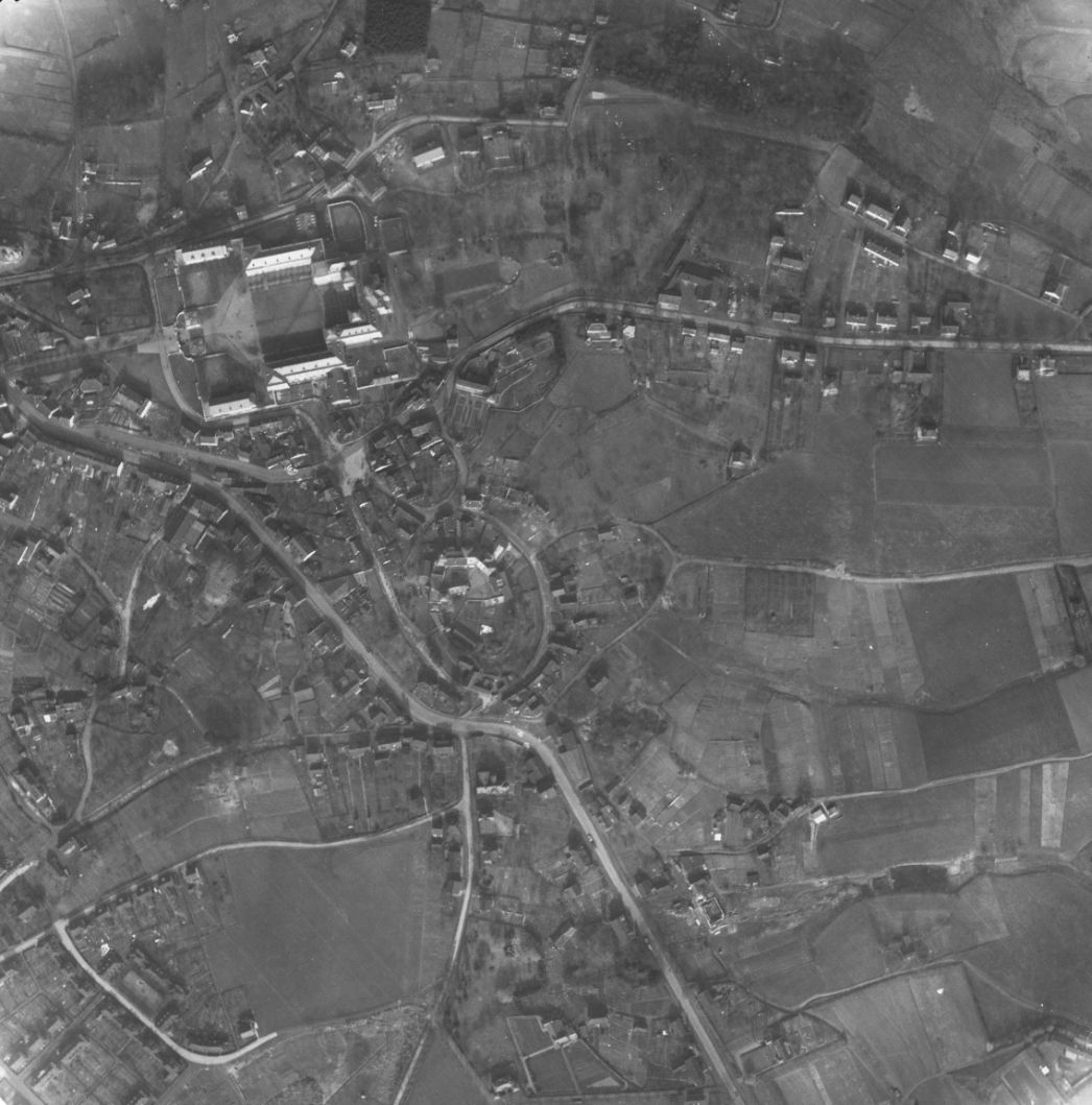 Das Schloss Bensberg. Aufnahme der alliierten Luftaufklärung, 14. März 1945