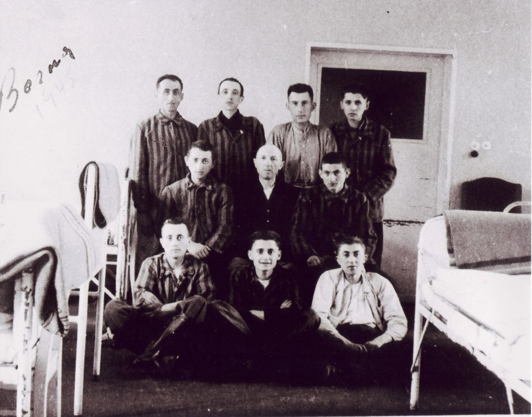 Befreite Häftlinge des Außenlagers Colditz im Stadtkrankenhaus von Borna, wo sie sich zur medizinischen Versorgung befanden, Mai 1945.