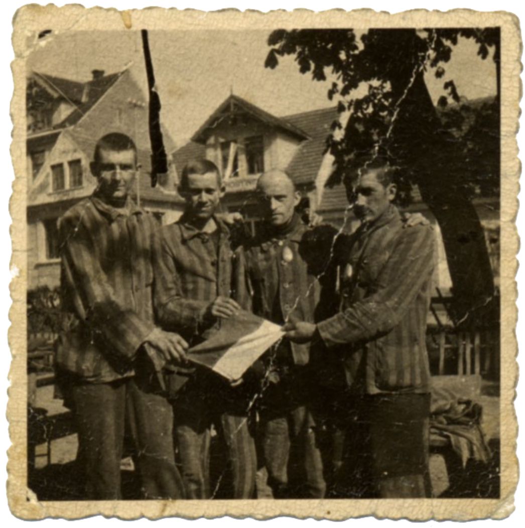 Clément Verfaillie, Georges Raynaud, René Raoulx und Pierre Lebert (von links) nach der Befreiung im tschechischen Rimov, 9. Mai 1945