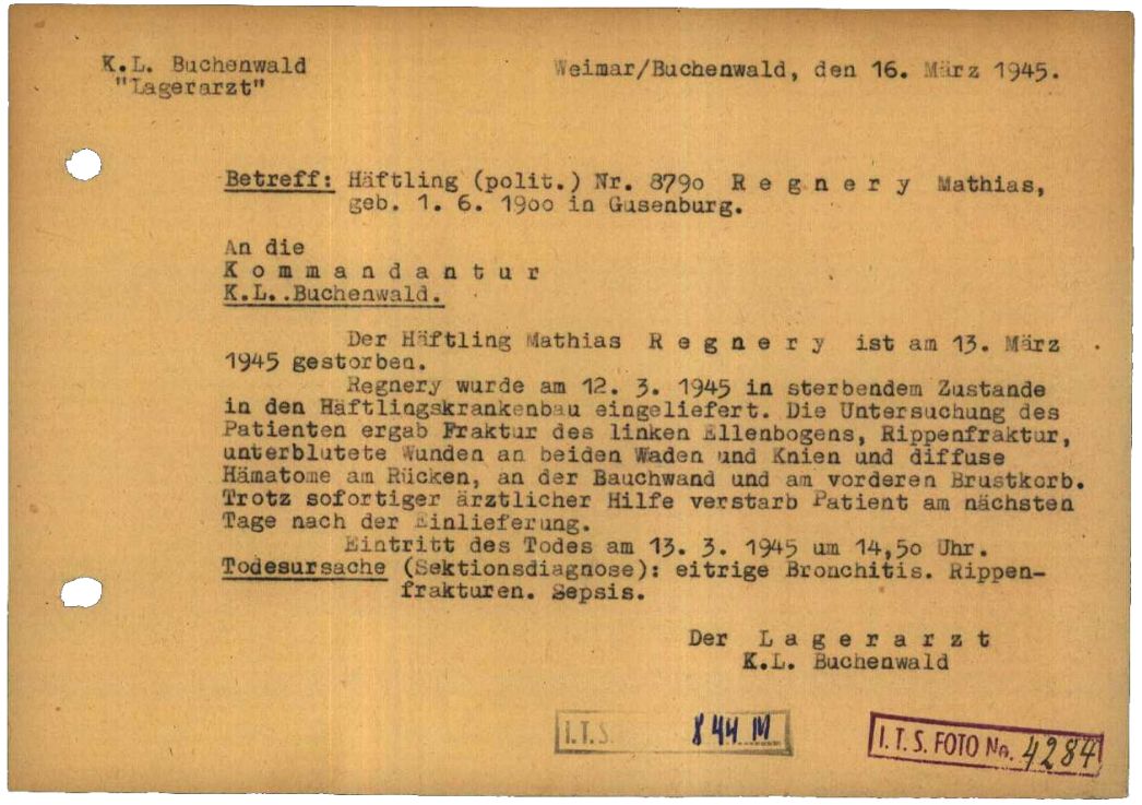 Meldung des Lagerarztes des KZ Buchenwald über den Tod von Mathias Regnery, 16. März 1945. Der deutsche Häftling starb unmittelbar nach seiner Ankunft im Hauptlager an schweren Verletzungen und einer Bronchitis. Zwei weitere Häftlinge starben an ähnlichen Verletzungen, die sie sich während des Rücktransports zugezogen hatten. Die Umstände ihres Todes sind nicht bekannt.