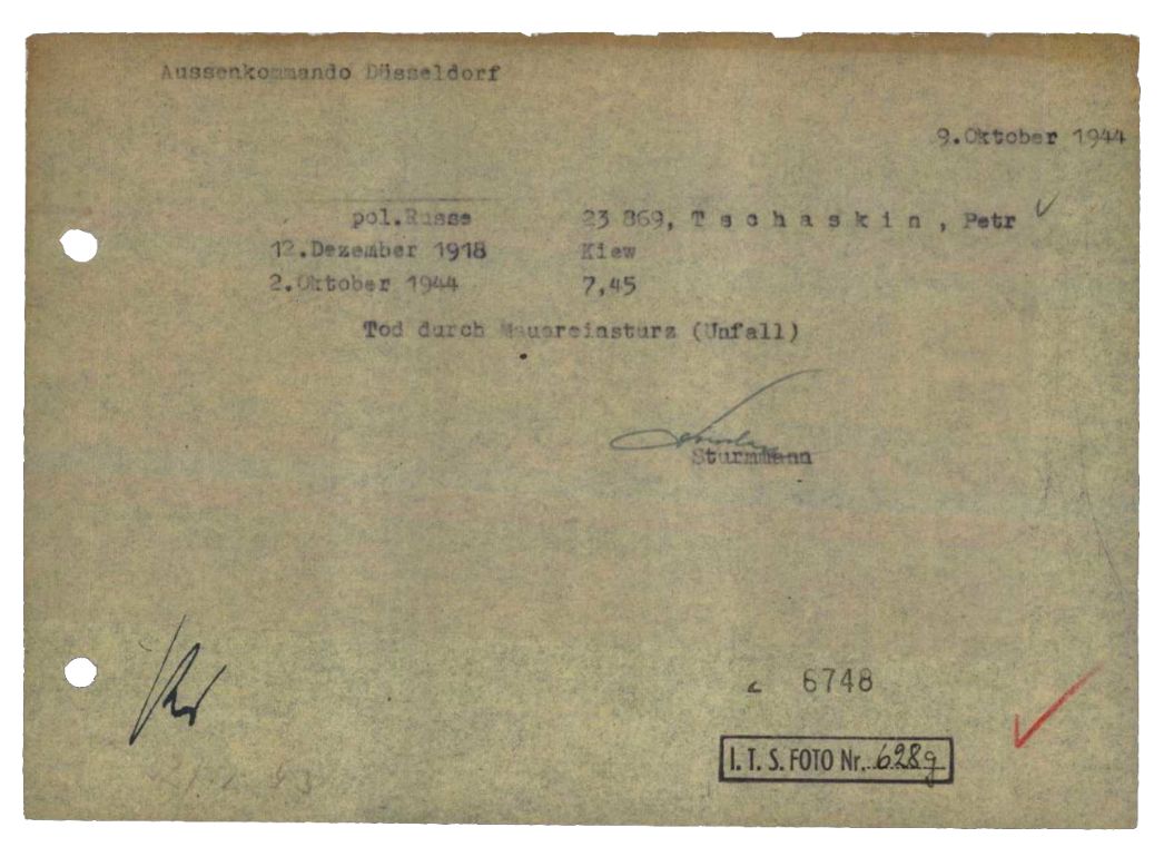 Meldung des Außenlagers Düsseldorf (DESt) über den Tod des 25-jährigen Petr Tschaskin aus Kiew, 9. Oktober 1944. Zusammen mit drei weiteren Häftlingen starb er beim Einsturz einer Mauer.
