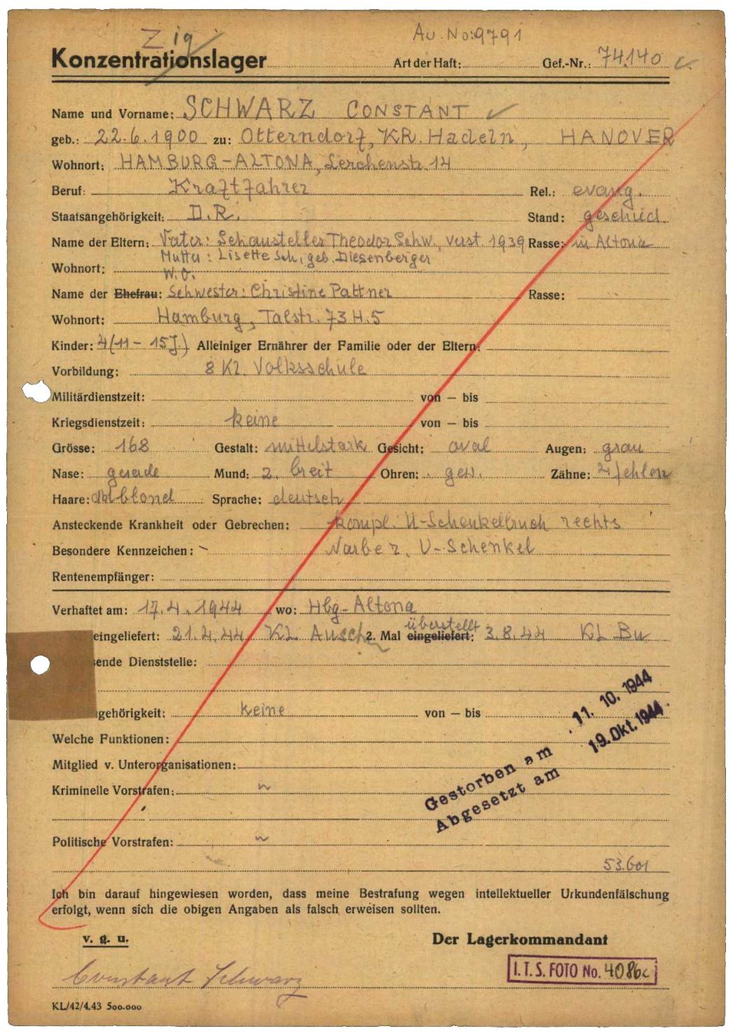 Häftlingspersonalbogen des KZ Buchenwald für den Sinto Constant Schwarz aus Hamburg-Altona, 1944. Im April 1944 war der Familienvater nach Auschwitz-Birkenau deportiert worden. Im Zuge der Auflösung des dortigen „Zigeuner-Familienlagers“ brachte die SS ihn mit Hunderten weiteren Sinti und Roma nach Buchenwald und weiter nach Ellrich-Juliushütte. Dort starb er am 11. Oktober 1944 mit 44 Jahren. 