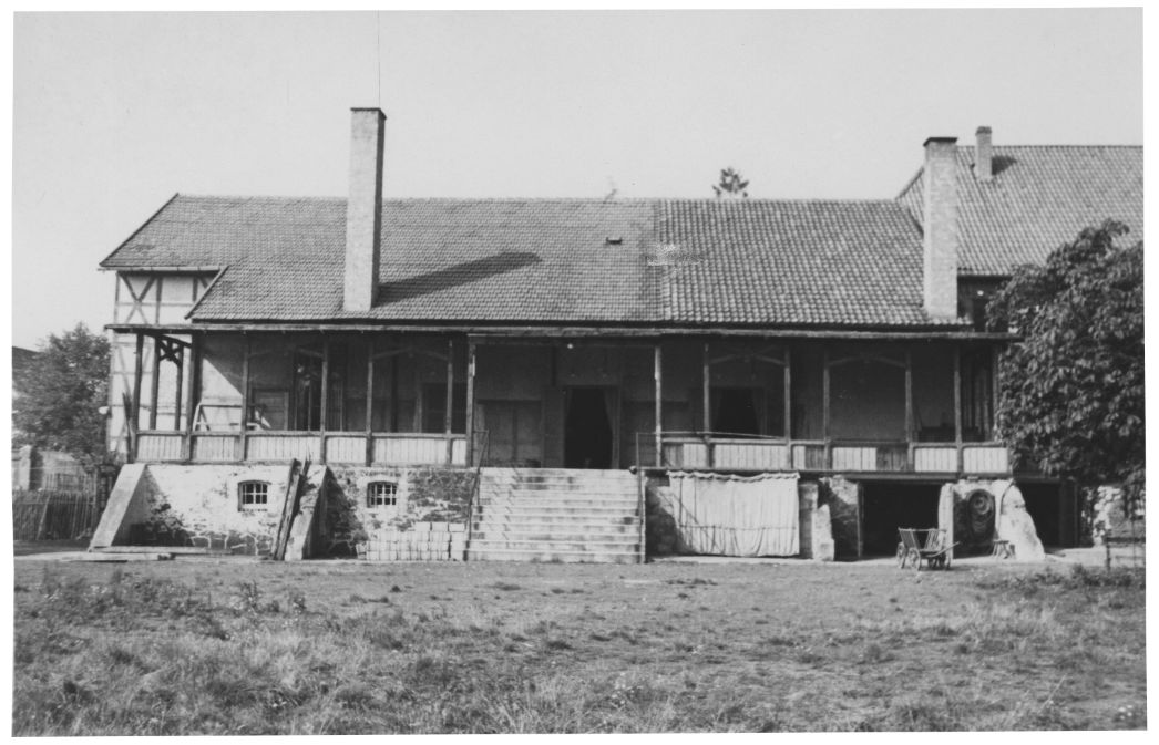 Die Rückseite des Hauptgebäudes, 1958