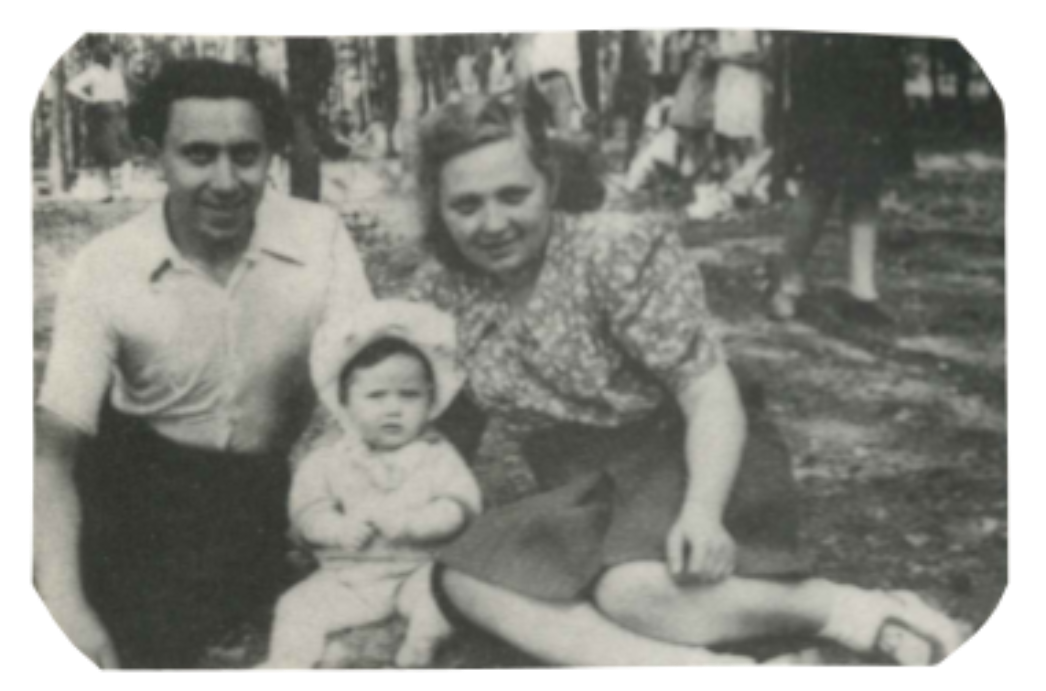 Rachel und Menachem Kaufmann mit ihrer Tochter Ilana in Łódź, 1946