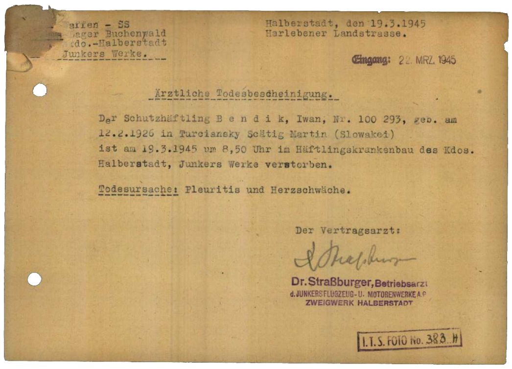 Ärztliche Todesbescheinigung für den slowakischen Häftling Iwan Bendik, 19. März 1945. Unterschrieben wurde sie vom Betriebsarzt des Junkerswerks, Dr. Straßburger. Als Todesursache gab er eine Rippenfellentzündung (Pleuritis) und eine Herzschwäche an.
