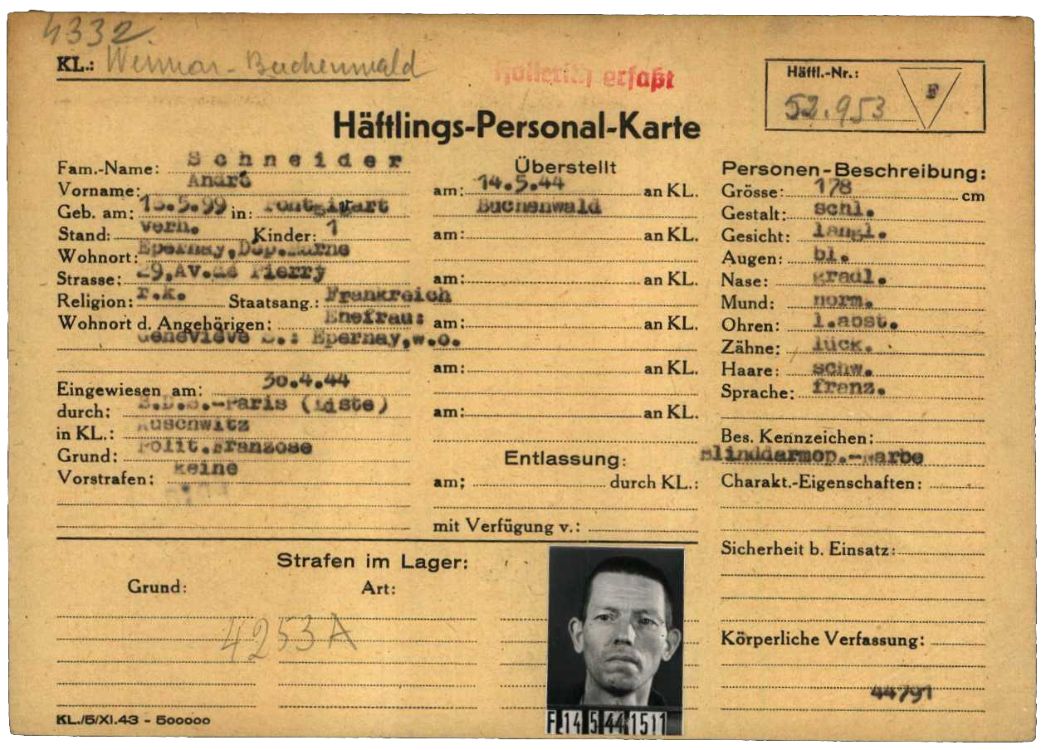 Häftlingspersonalkarte des KZ Buchenwald für André Schneider aus Épernay in Frankreich, 1944. Über das KZ Auschwitz kam er im Mai 1944 nach Buchenwald und von dort im September 1944 nach Halberstadt. Er starb mit 45 Jahren am 7. April 1945 im Außenlager Langenstein-Zwieberge.