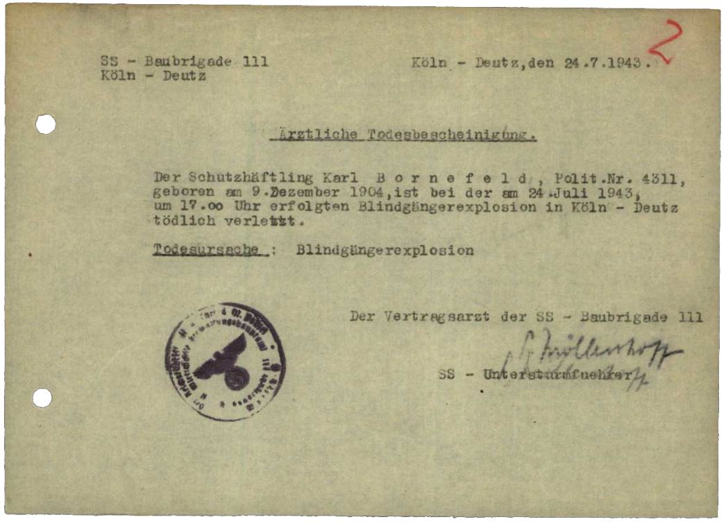 Ärztliche Todesbescheinigung für den deutschen Häftling Karl Bornefeld, 24. Juli 1943. Der gebürtige Kölner war Teil eines Bombensprengkommandos und starb bei der Explosion eines Blindgängers. Dr. Erich Möllenhoff, ein Arzt aus Köln-Mülheim, unterzeichnete den Totenschein in seiner Funktion als Vertragsarzt des Außenlagers in der Kölner Messe.