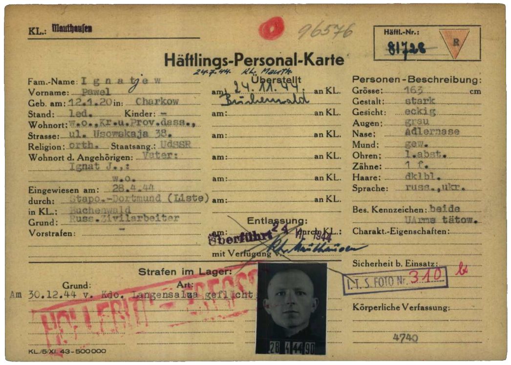 Häftlingspersonalkarte des KZ Mauthausen für den sowjetischen Häftling Pawel Ignatjew. Der 24-Jährige war 1944 nach Buchenwald und von dort in das KZ Mauthausen deportiert worden. Nach einem gescheiterten Fluchtversuch erhielt er einen sogenannten Fluchtpunkt (roter Punkt auf der Kleidung) und kam im November 1944 nach Langensalza. Einen Monat später gelang ihm von dort die Flucht. Sein Verbleib ist nicht bekannt.
