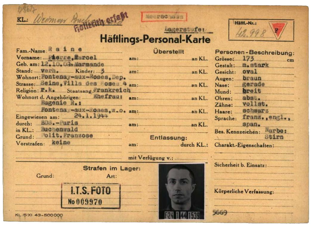 Häftlingspersonalkarte des KZ Buchenwald für den französischen Häftling Pierre Raine, 1944. Die SS setzte den Mediziner als Häftlingsarzt in Langenstein-Zwieberge ein. Er gehörte zu den 18 ersten Häftlingen des Lagers und blieb bis zum Ende vor Ort. Er überlebte.