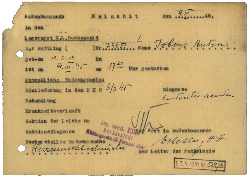 Totenschein für den lettischen Häftling Antons Irbens, 9. März 1945. Der Dreißigjährige wurde am 6. März 1945 in das Krankenrevier des Lagers gebracht. Drei Tage später starb er. Der Vertragsarzt der SS, der in Halberstadt niedergelassene Arzt Dr. Eike, bestätigte mit seiner Unterschrift die Todesursache: „Herzmuskelschwäche“.