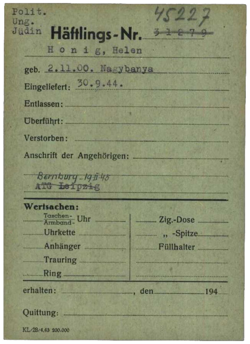 Häftlingsnummernkarte des KZ Buchenwald für Helen Hönig aus Nagyvárad, dem heutigen Oradea in Rumänien, 1944. Sie gehörte zu der Gruppe Frauen, die im Februar 1945 nach Leau (hier als Bernburg bezeichnet) überstellt wurde. Mit 44 Jahren zählte sie zu den ältesten Frauen im Lager.