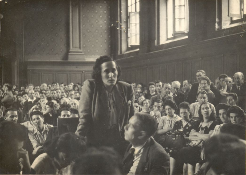 Mercedes Núnez Targa als Zeugin in einem Prozess in Carcassonne gegen den Franzosen René Bach, der für die Gestapo gearbeitet hatte, 27. Juli 1945