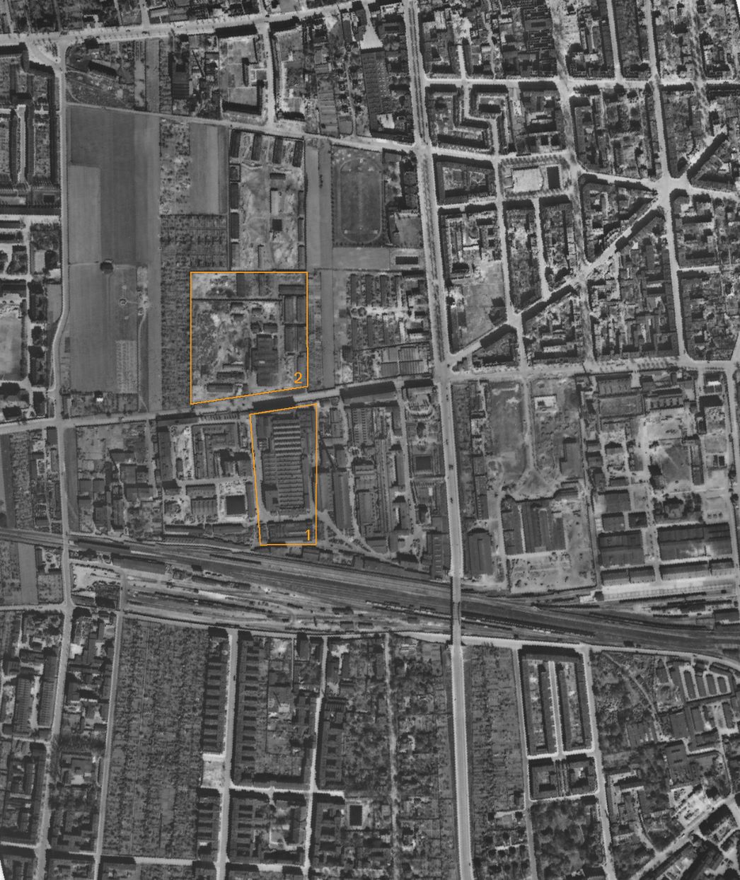 Das Poltewerk in Magdeburg (1) mit dem gegenüberliegenden Lagergelände (2). Aufnahme der alliierten Luftaufklärung, 11. April 1945 (Ausschnitt).