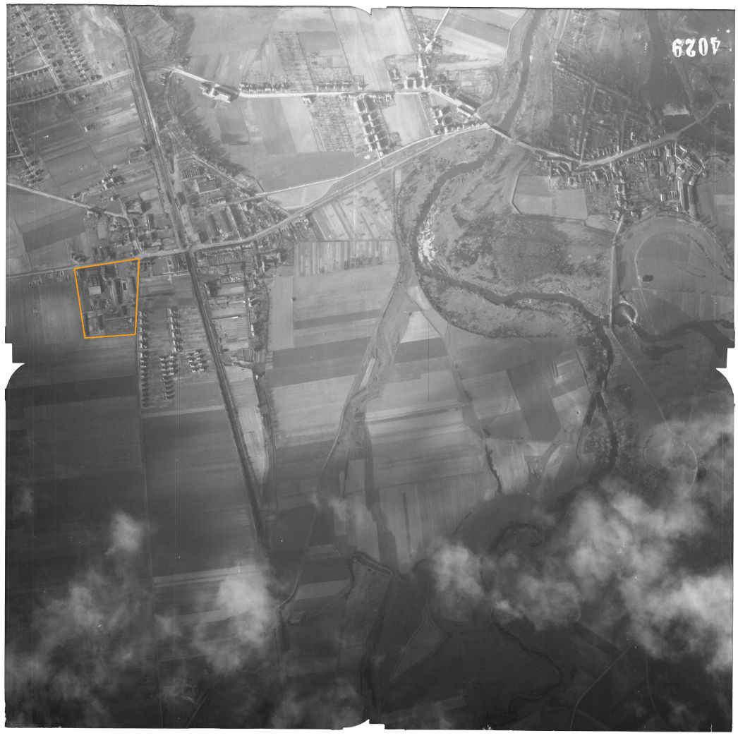 Das Werk III der Heerbrandt-Werke in Raguhn. Aufnahme der alliierten Luftaufklärung, 20. März 1945 (Ausschnitt).