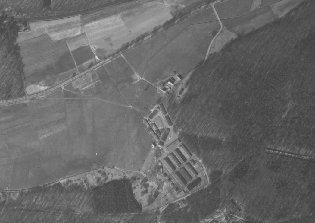 Das Lagergelände an der Münchmühle. Aufnahme der alliierten Luftaufklärung, 23. März 1945 (Ausschnitt)
