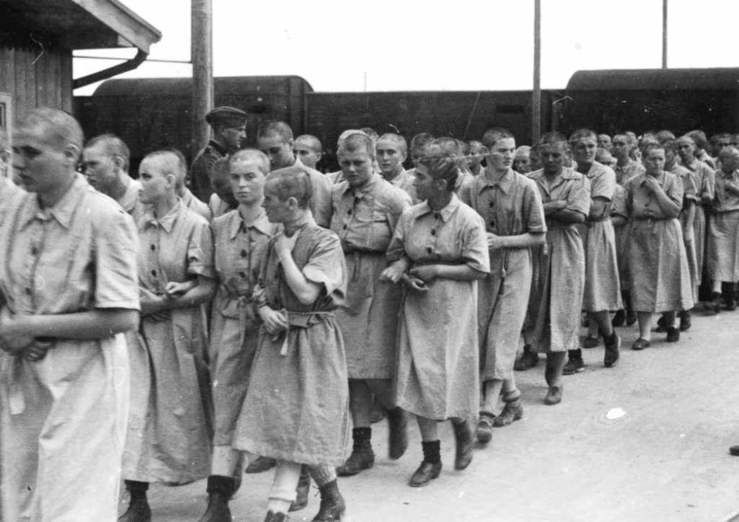 Ungarische Jüdinnen in Auschwitz-Birkenau, vermutlich August 1944