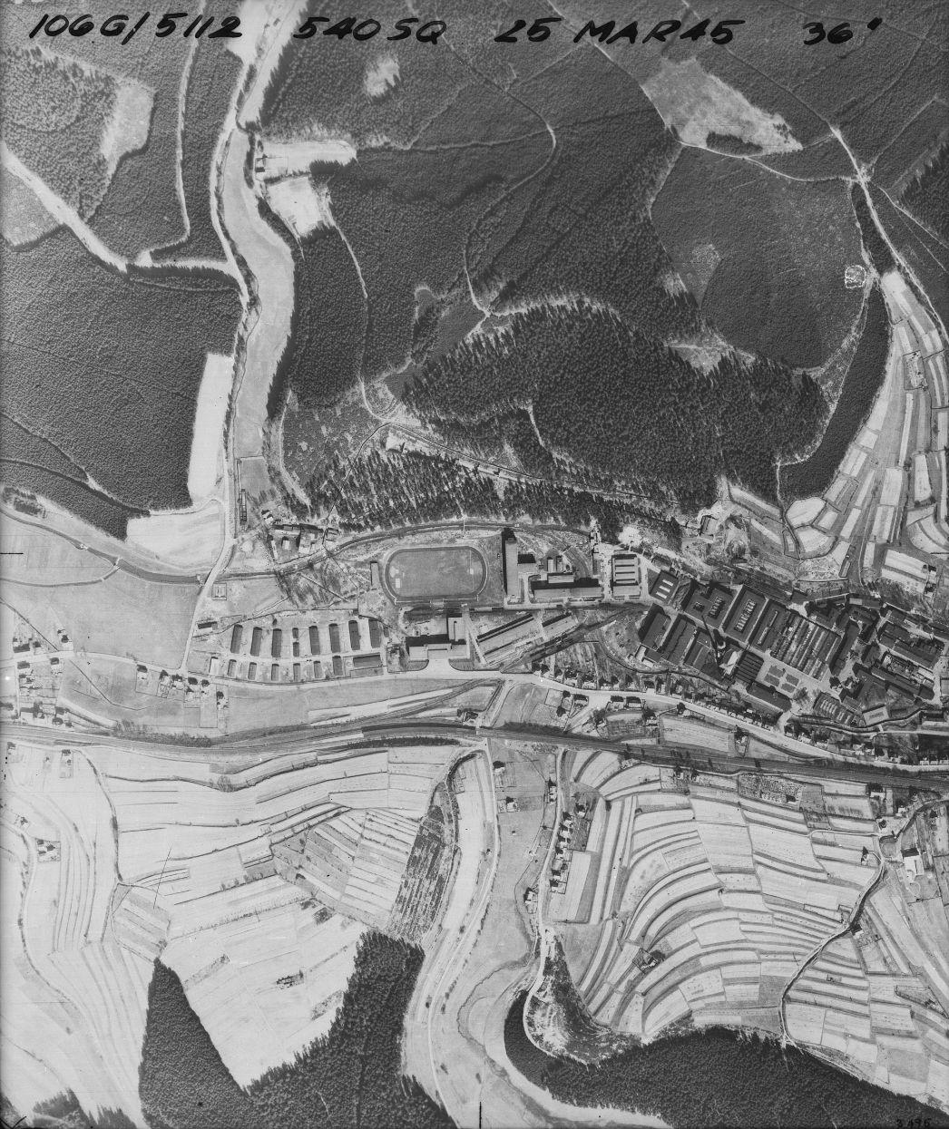 Das Gelände der Gustloff-Werke in Suhl. Aufnahme der alliierten Luftaufklärung, 25. März 1945