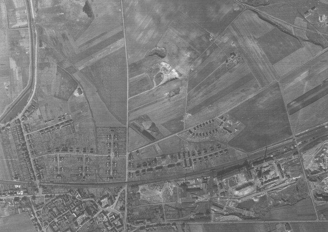 Östlicher Ortsrand von Wansleben am See. Aufnahme der alliierten Luftaufklärung, 23. März 1945 (Ausschnitt). Unten rechts ist das Gelände des Georgischachts zu sehen.