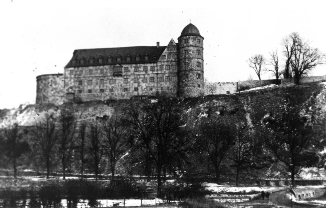 Um die Wewelsburg vor Luftangriffen zu schützen, wurde sie mit einem Tarnanstrich versehen, 1944