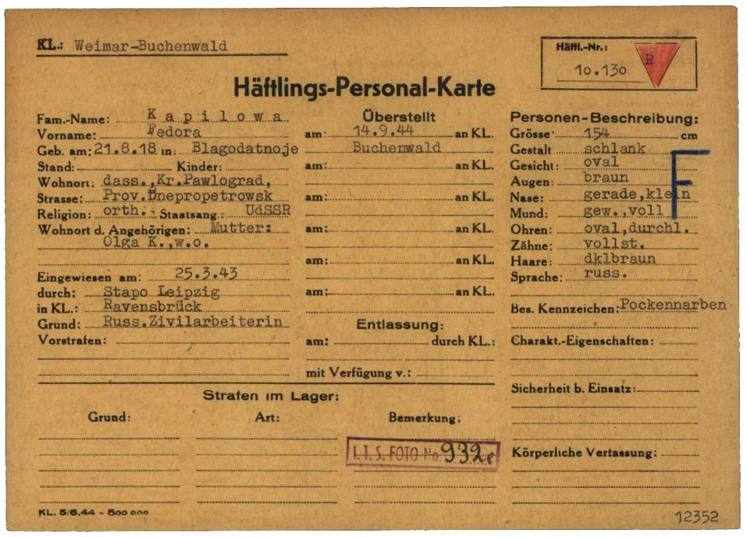 Häftlingspersonalkarte des KZ Buchenwald für Fedora Kapilowa aus der Ukraine, 1944. Als „Ostarbeiterin“ war sie zur Zwangsarbeit aus ihrer Heimat nach Deutschland verschleppt worden. Aus unbekannten Gründen wies die Gestapo Leipzig die gelernte Köchin im März 1943 in das KZ Ravensbrück ein. Von dort kam sie nach Wolfen.